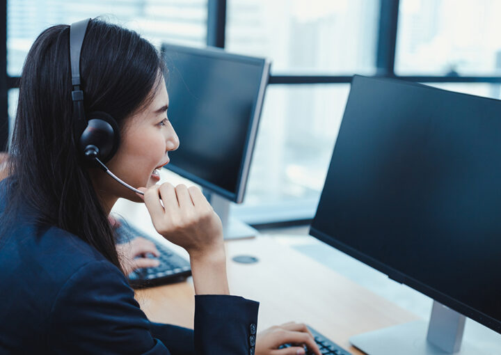 call center woman advising customers calling